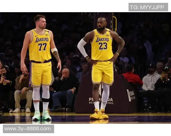 湖人媒体日回顾詹姆斯谈退役东契奇分享融入感受艾顿面对巨大压力 湖人媒体日回顾詹姆斯谈退役东契奇分享融入感受艾顿面对巨大压力