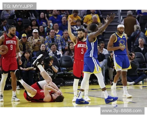 季前赛火药味十足约基奇与戈贝尔激烈对抗引发冲突 季前赛火药味十足约基奇与戈贝尔激烈对抗引发冲突