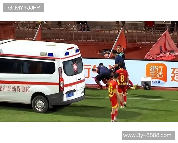 广西外援阿萨莫阿遭遇颈椎骨折意外撞坏场边LED广告牌引发关注 广西外援阿萨莫阿遭遇颈椎骨折意外撞坏场边LED广告牌引发关注