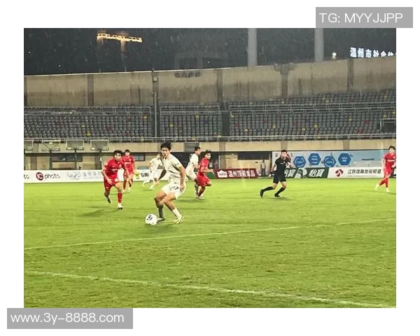 中乙联赛第30轮上海海港富盛经开队与温州俱乐部中胤队战成平局精彩对决 中乙联赛第30轮上海海港富盛经开队与温州俱乐部中胤队战成平局精彩对决