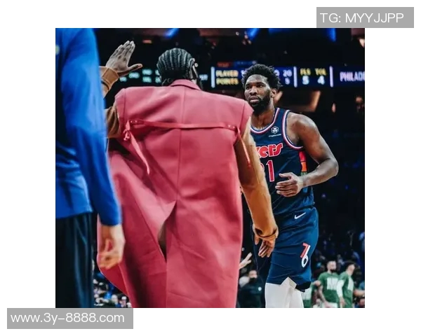 76人客战绿军登机照曝光恩比德微笑乌布雷粉色拖鞋引关注 76人客战绿军登机照曝光恩比德微笑乌布雷粉色拖鞋引关注