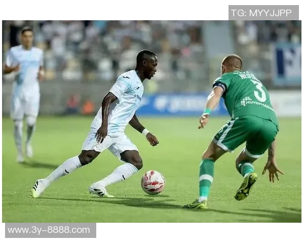 范佩西之子沙奎尔19岁欧联替补登场迎来职业生涯首秀