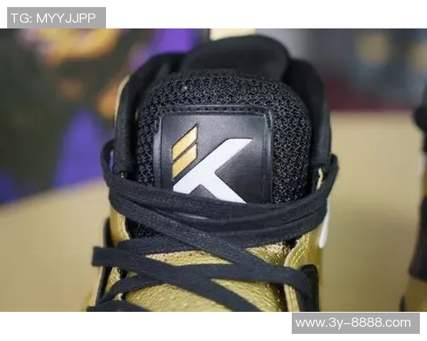 CaptainCade携手康宁汉姆打造独特美队主题球鞋融入个人风格元素