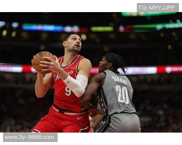 克拉克斯顿半场表现亮眼8投5中贡献12分9篮板4助攻正负值高达20