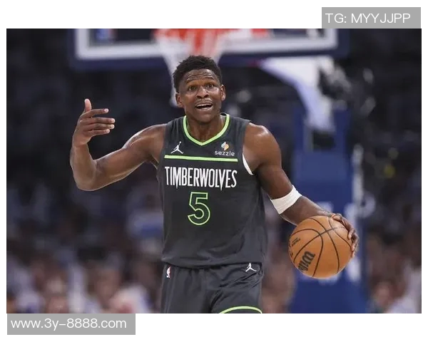 芬奇赞爱德华兹进攻成长显著近期防守表现同样出色